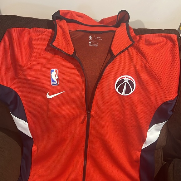 Official NBA Game Gear Washington Wizards Red Nike Warmup Hoodie. - Picture 5 of 10
